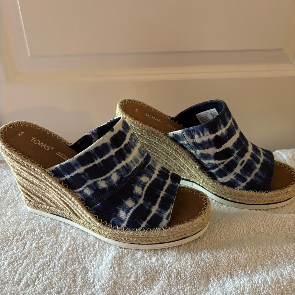 TOMS Women's Blue Tie-Dye Wedge Sandals